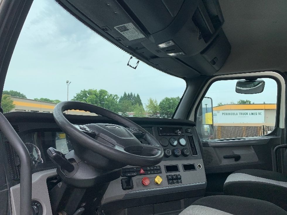 Day Cab Tractor-Heavy Duty Tractors-Freightliner-2019-T12664ST-Clackamas-OR-528,920\n\t\tmiles-$ 39,500 - Image 10
