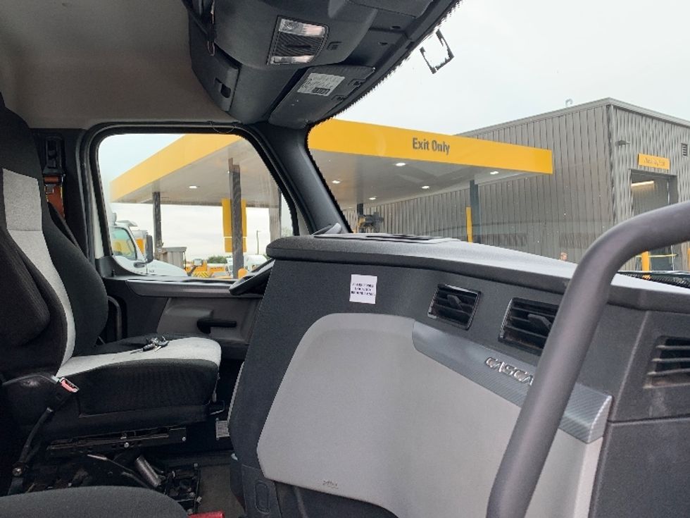 Day Cab Tractor-Heavy Duty Tractors-Freightliner-2019-T12664ST-Clackamas-OR-528,920\n\t\tmiles-$ 39,500 - Image 13