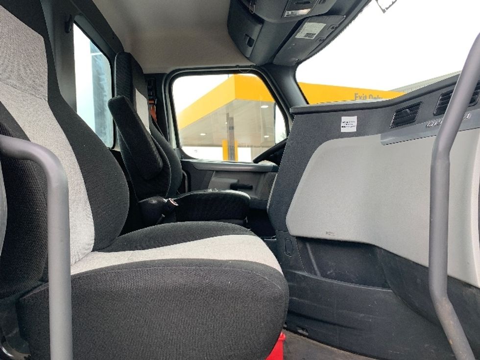 Day Cab Tractor-Heavy Duty Tractors-Freightliner-2019-T12664ST-Clackamas-OR-528,920\n\t\tmiles-$ 39,500 - Image 14