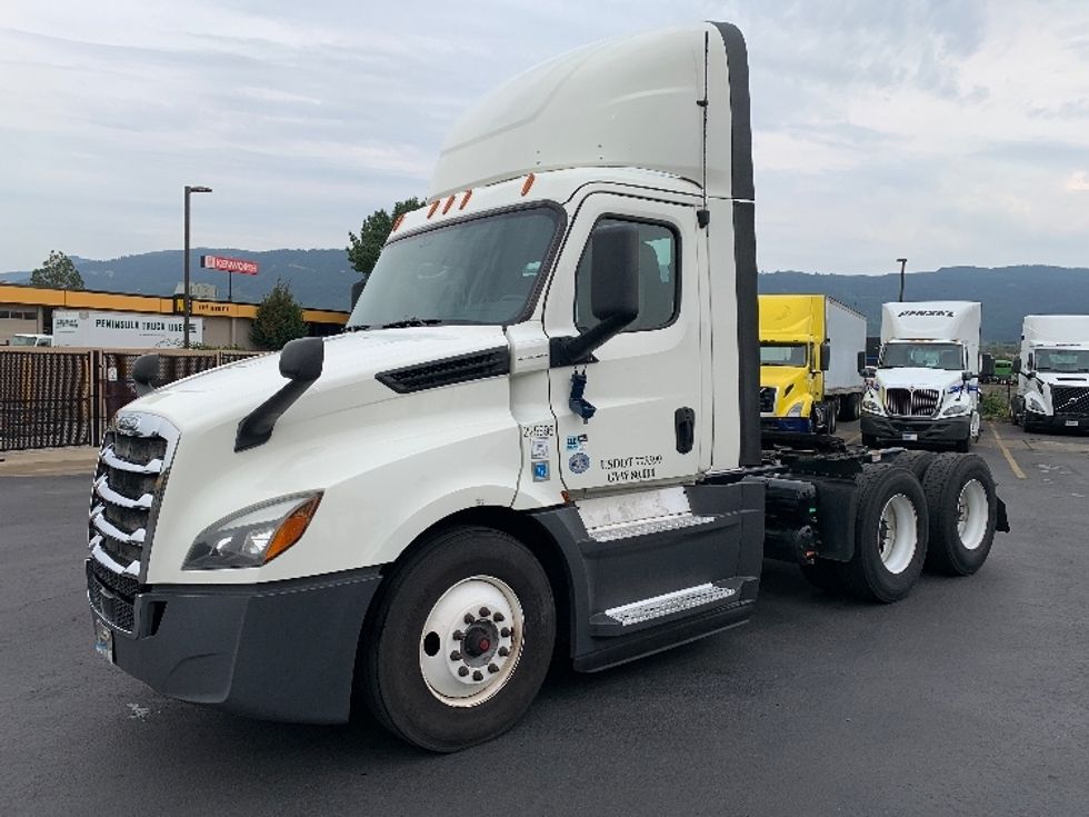 Day Cab Tractor-Heavy Duty Tractors-Freightliner-2019-T12664ST-Clackamas-OR-528,920\n\t\tmiles-$ 39,500 - Image 3