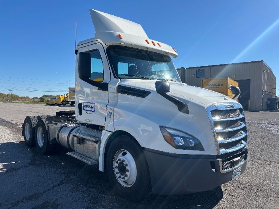 Day Cab Tractor-Heavy Duty Tractors-Freightliner-2019-T12664ST-Clarksville-TN-424,427\n\t\tmiles-$ 43,750 - Image 1