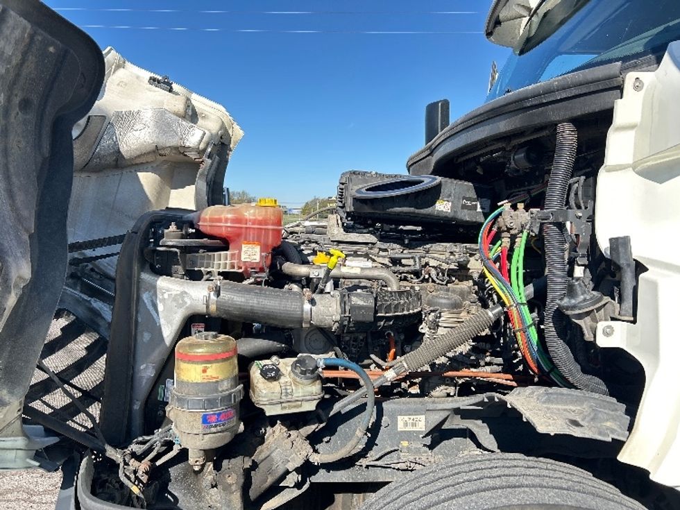 Day Cab Tractor-Heavy Duty Tractors-Freightliner-2019-T12664ST-Clarksville-TN-424,427\n\t\tmiles-$ 43,750 - Image 16