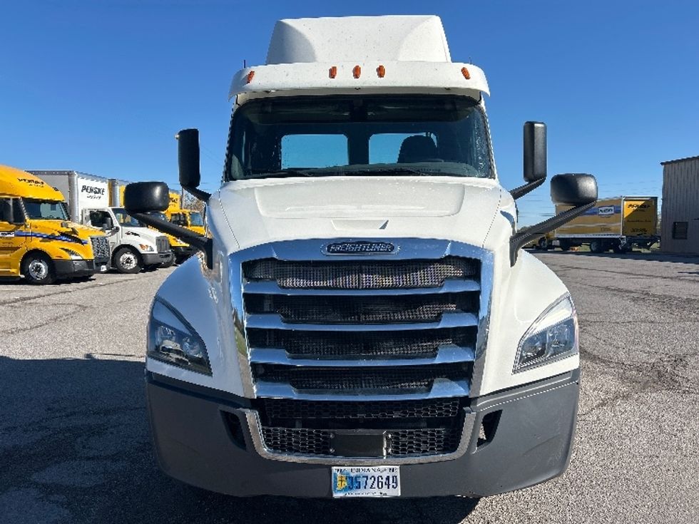 Day Cab Tractor-Heavy Duty Tractors-Freightliner-2019-T12664ST-Clarksville-TN-424,427\n\t\tmiles-$ 43,750 - Image 2