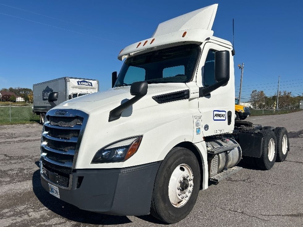 Day Cab Tractor-Heavy Duty Tractors-Freightliner-2019-T12664ST-Clarksville-TN-424,427\n\t\tmiles-$ 43,750 - Image 3