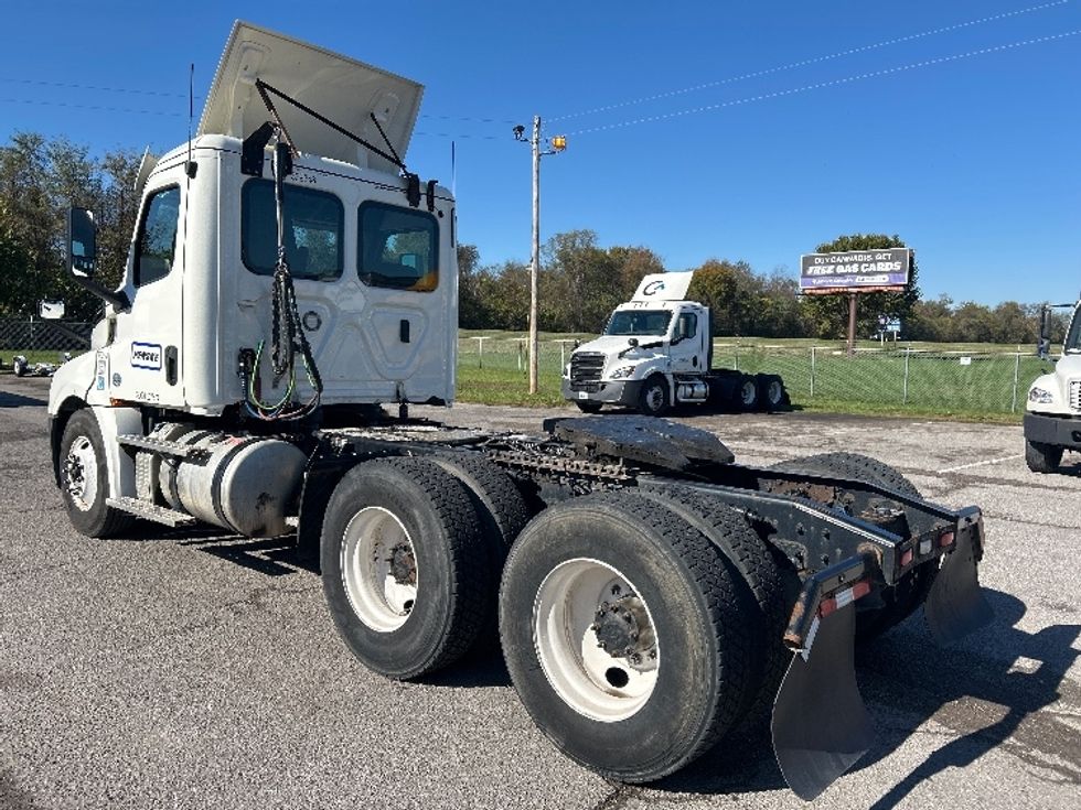 Day Cab Tractor-Heavy Duty Tractors-Freightliner-2019-T12664ST-Clarksville-TN-424,427\n\t\tmiles-$ 43,750 - Image 5