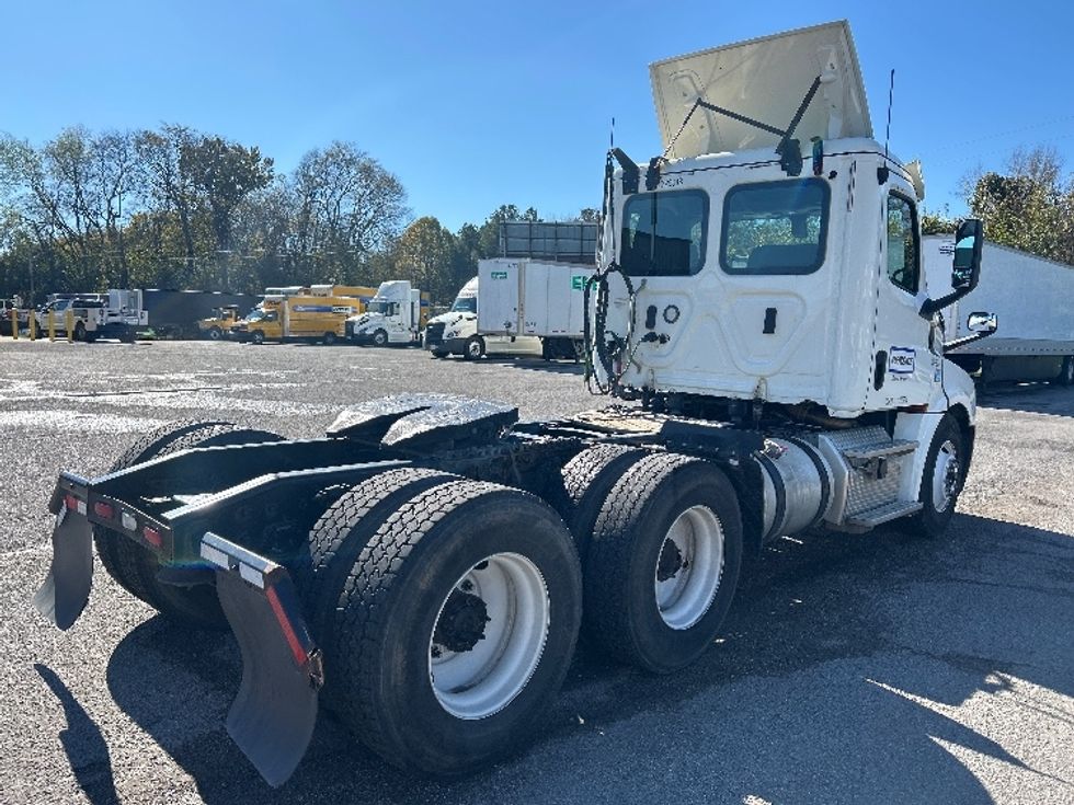 Day Cab Tractor-Heavy Duty Tractors-Freightliner-2019-T12664ST-Clarksville-TN-424,427\n\t\tmiles-$ 43,750 - Image 7