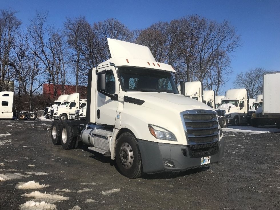 Day Cab Tractor-Heavy Duty Tractors-Freightliner-2019-T12664ST-Cleona-PA-630,855\n\t\tmiles-$ 25,250 - Image 1