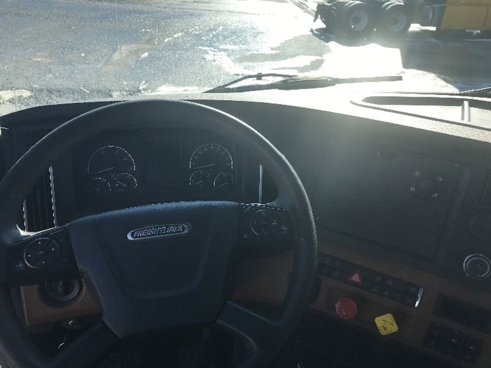 Day Cab Tractor-Heavy Duty Tractors-Freightliner-2019-T12664ST-Cleona-PA-630,855\n\t\tmiles-$ 25,250 - Image 11