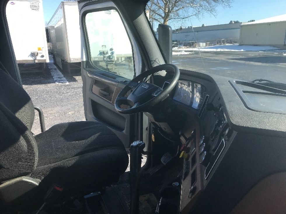 Day Cab Tractor-Heavy Duty Tractors-Freightliner-2019-T12664ST-Cleona-PA-630,855\n\t\tmiles-$ 25,250 - Image 14