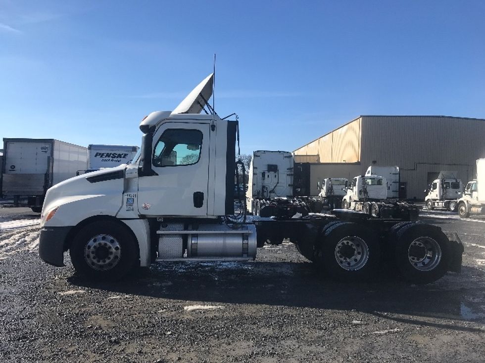 Day Cab Tractor-Heavy Duty Tractors-Freightliner-2019-T12664ST-Cleona-PA-630,855\n\t\tmiles-$ 25,250 - Image 4