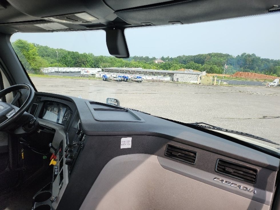 Day Cab Tractor-Heavy Duty Tractors-Freightliner-2019-T12664ST-Cleveland-TN-219,919\n\t\tmiles-$ 58,750 - Image 13