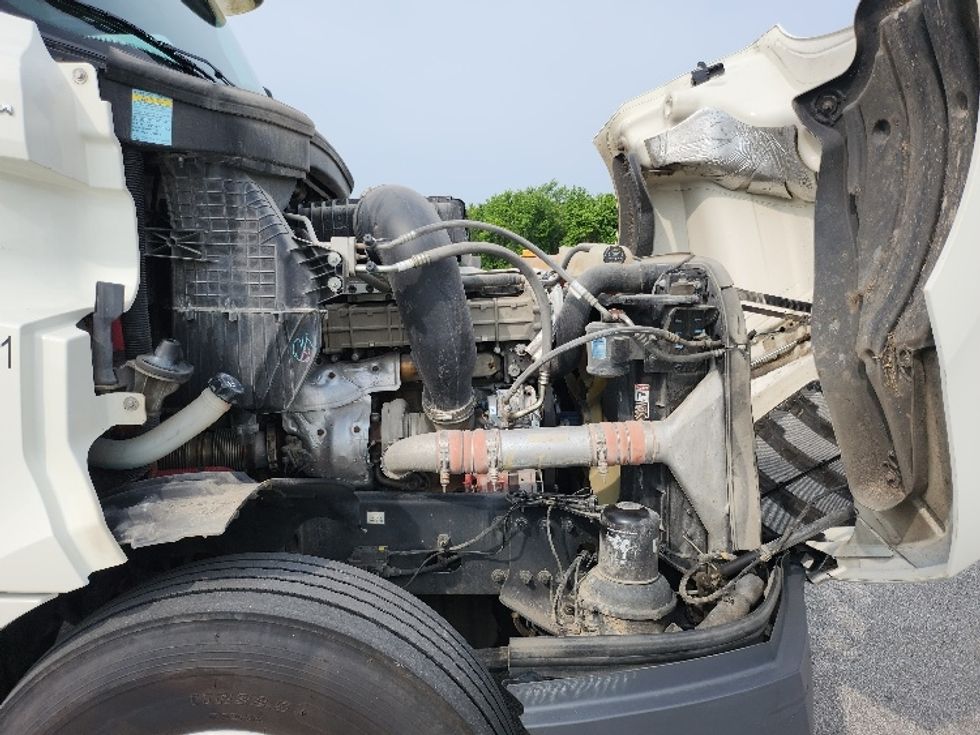 Day Cab Tractor-Heavy Duty Tractors-Freightliner-2019-T12664ST-Cleveland-TN-219,919\n\t\tmiles-$ 58,750 - Image 15