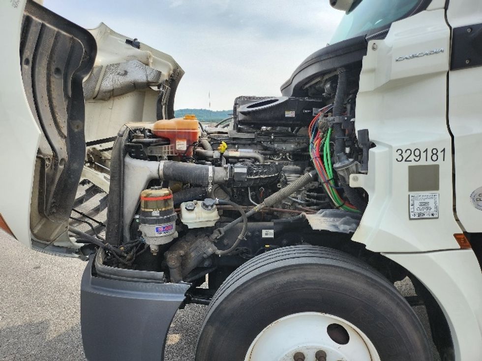 Day Cab Tractor-Heavy Duty Tractors-Freightliner-2019-T12664ST-Cleveland-TN-219,919\n\t\tmiles-$ 58,750 - Image 16