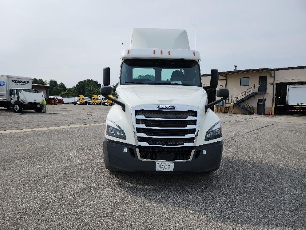 Day Cab Tractor-Heavy Duty Tractors-Freightliner-2019-T12664ST-Cleveland-TN-219,919\n\t\tmiles-$ 58,750 - Image 2