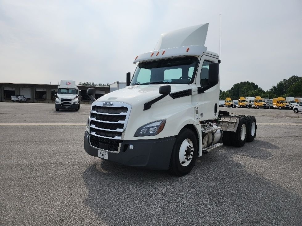 Day Cab Tractor-Heavy Duty Tractors-Freightliner-2019-T12664ST-Cleveland-TN-219,919\n\t\tmiles-$ 58,750 - Image 3
