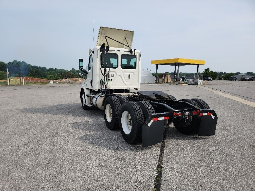 Day Cab Tractor-Heavy Duty Tractors-Freightliner-2019-T12664ST-Cleveland-TN-219,919\n\t\tmiles-$ 58,750 - Image 5