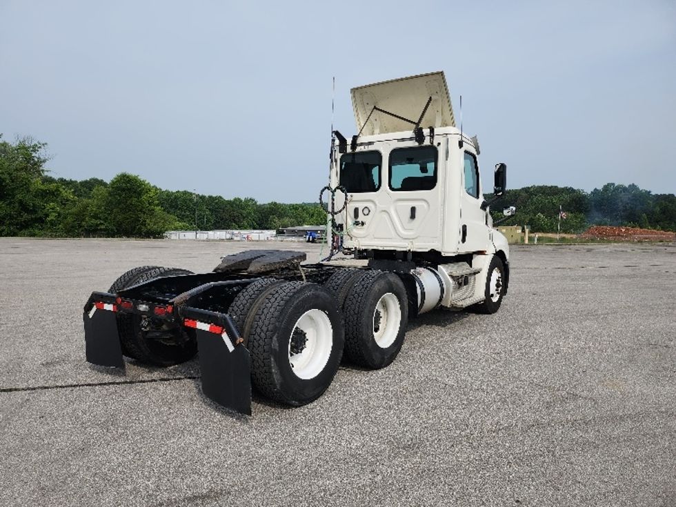 Day Cab Tractor-Heavy Duty Tractors-Freightliner-2019-T12664ST-Cleveland-TN-219,919\n\t\tmiles-$ 58,750 - Image 7