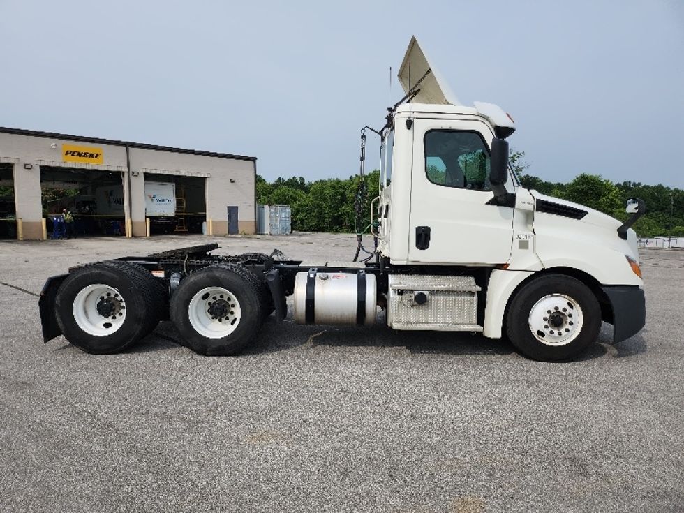 Day Cab Tractor-Heavy Duty Tractors-Freightliner-2019-T12664ST-Cleveland-TN-219,919\n\t\tmiles-$ 58,750 - Image 8