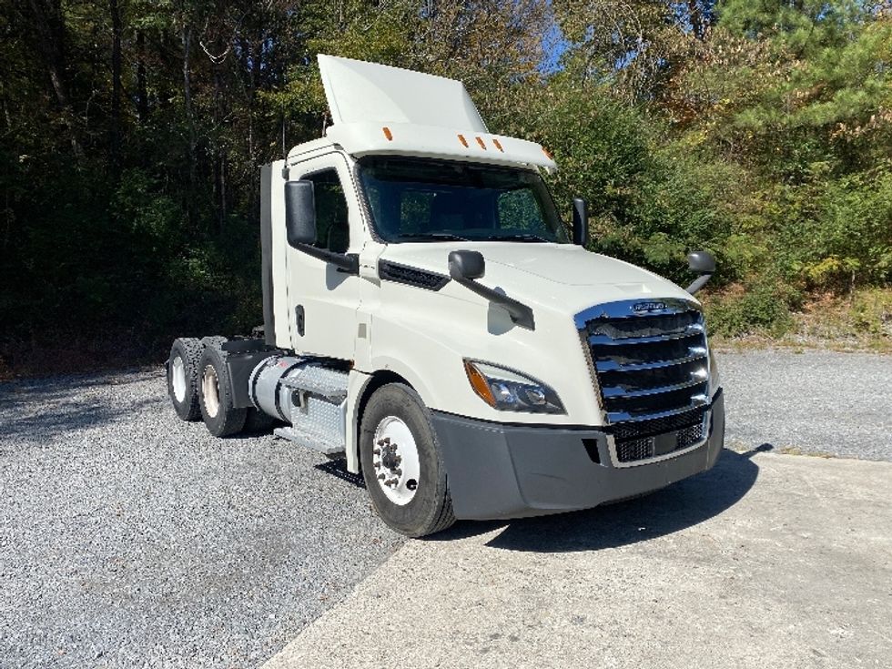 Day Cab Tractor-Heavy Duty Tractors-Freightliner-2019-T12664ST-Cleveland-TN-233,255\n\t\tmiles-$ 55,000 - Image 1