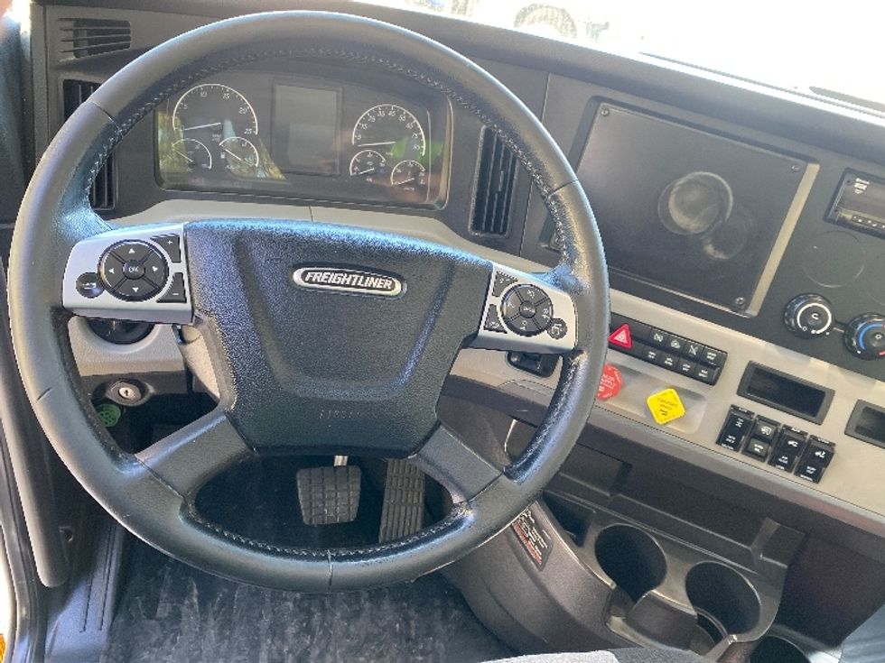Day Cab Tractor-Heavy Duty Tractors-Freightliner-2019-T12664ST-Cleveland-TN-233,255\n\t\tmiles-$ 55,000 - Image 11
