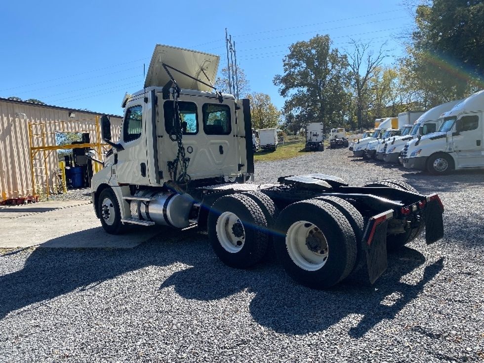 Day Cab Tractor-Heavy Duty Tractors-Freightliner-2019-T12664ST-Cleveland-TN-233,255\n\t\tmiles-$ 55,000 - Image 5
