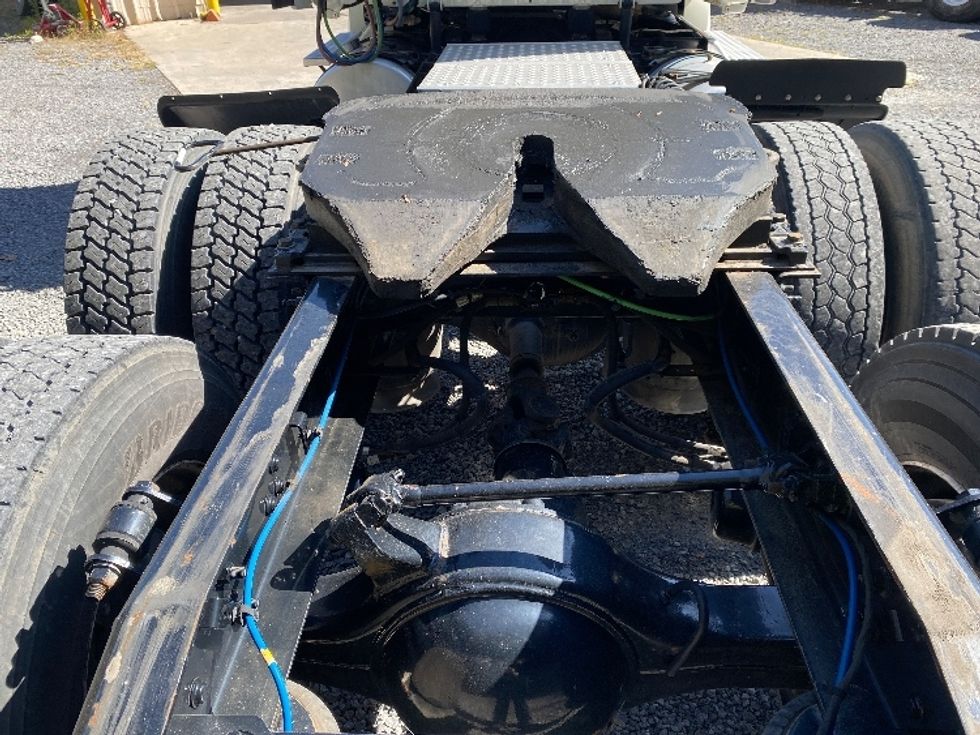 Day Cab Tractor-Heavy Duty Tractors-Freightliner-2019-T12664ST-Cleveland-TN-233,255\n\t\tmiles-$ 55,000 - Image 6