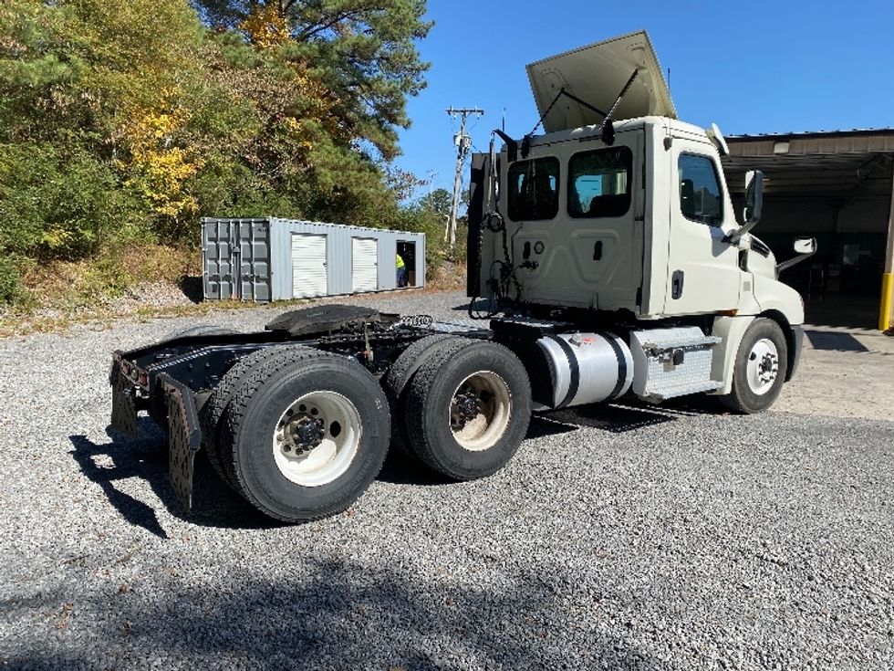 Day Cab Tractor-Heavy Duty Tractors-Freightliner-2019-T12664ST-Cleveland-TN-233,255\n\t\tmiles-$ 55,000 - Image 7