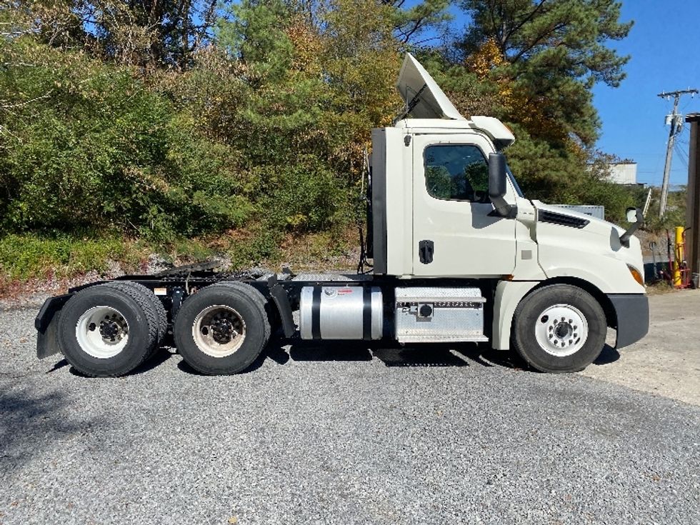 Day Cab Tractor-Heavy Duty Tractors-Freightliner-2019-T12664ST-Cleveland-TN-233,255\n\t\tmiles-$ 55,000 - Image 8