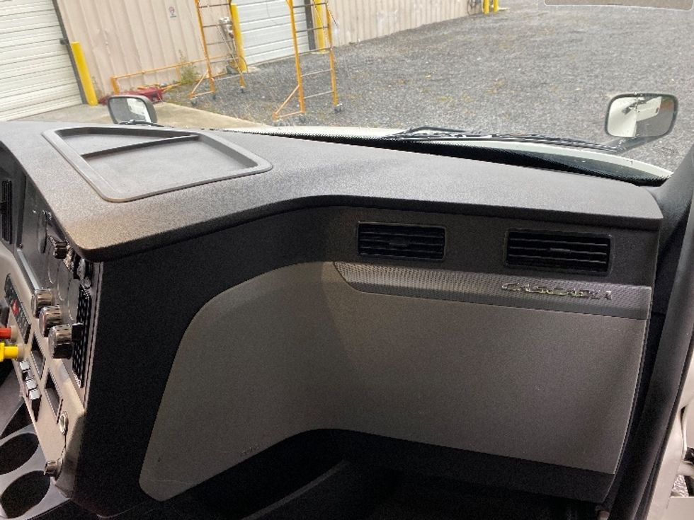 Day Cab Tractor-Heavy Duty Tractors-Freightliner-2019-T12664ST-Cleveland-TN-260,068\n\t\tmiles-$ 53,500 - Image 13