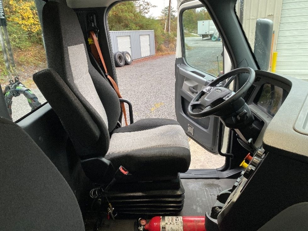 Day Cab Tractor-Heavy Duty Tractors-Freightliner-2019-T12664ST-Cleveland-TN-260,068\n\t\tmiles-$ 53,500 - Image 14