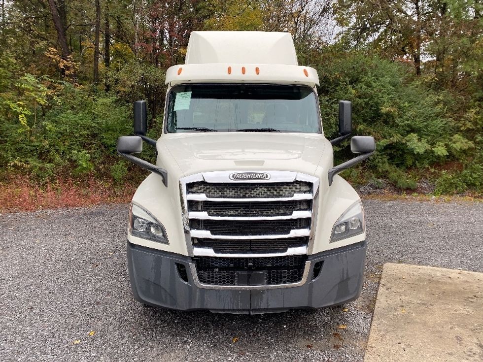 Day Cab Tractor-Heavy Duty Tractors-Freightliner-2019-T12664ST-Cleveland-TN-260,068\n\t\tmiles-$ 53,500 - Image 2