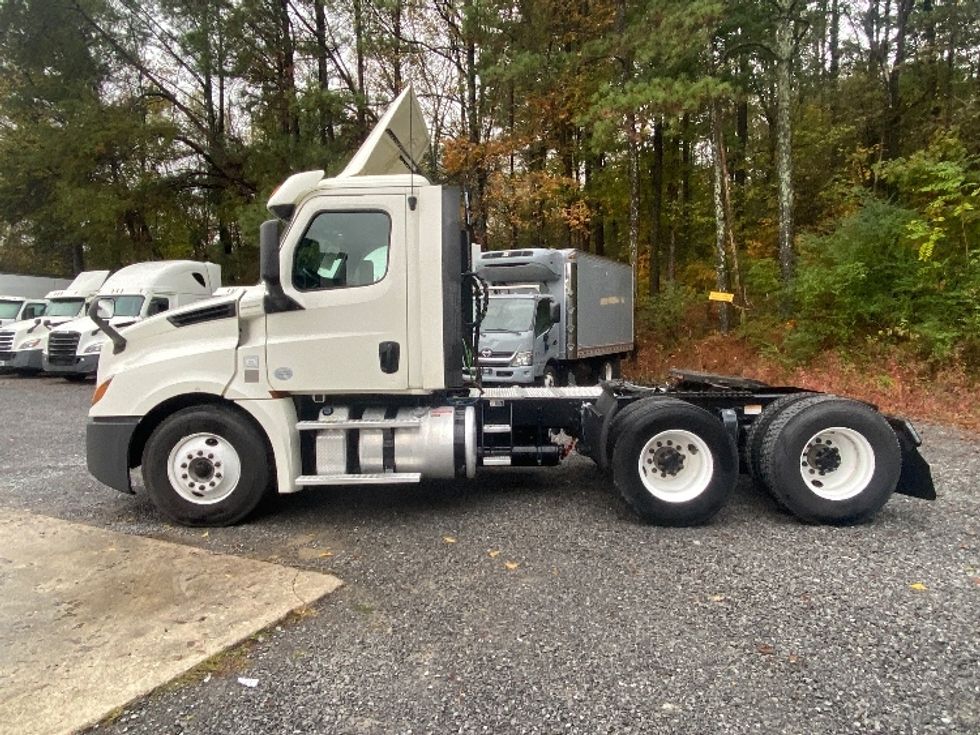 Day Cab Tractor-Heavy Duty Tractors-Freightliner-2019-T12664ST-Cleveland-TN-260,068\n\t\tmiles-$ 53,500 - Image 4