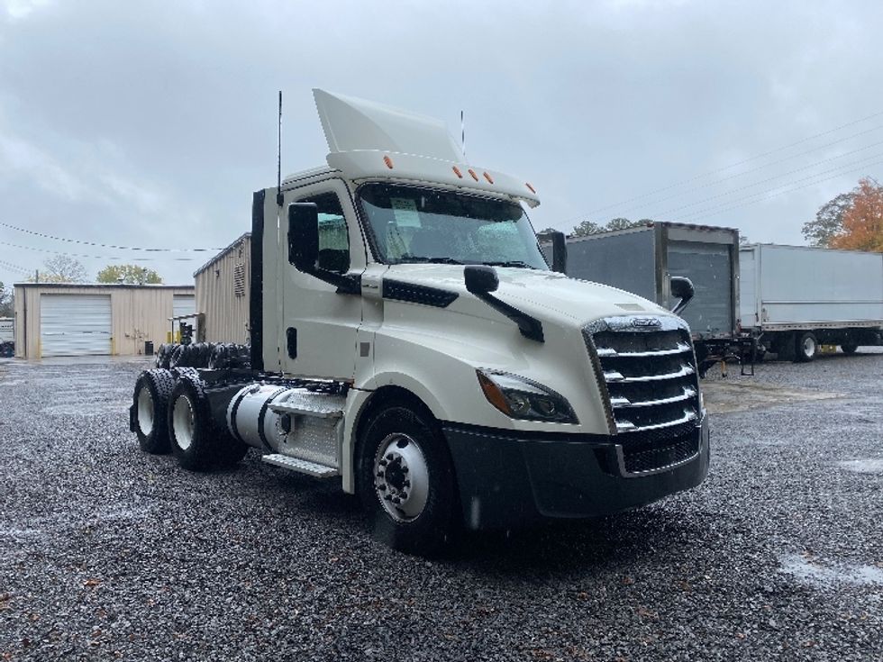 Day Cab Tractor-Heavy Duty Tractors-Freightliner-2019-T12664ST-Cleveland-TN-263,861\n\t\tmiles-$ 53,250 - Image 1