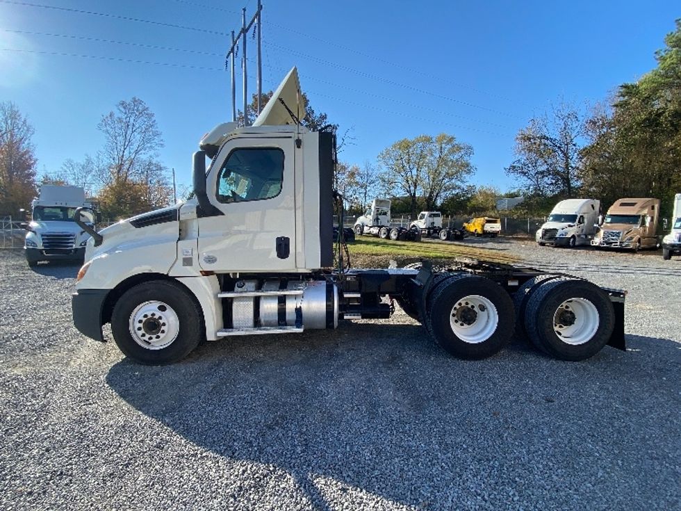 Day Cab Tractor-Heavy Duty Tractors-Freightliner-2019-T12664ST-Cleveland-TN-263,861\n\t\tmiles-$ 53,250 - Image 4