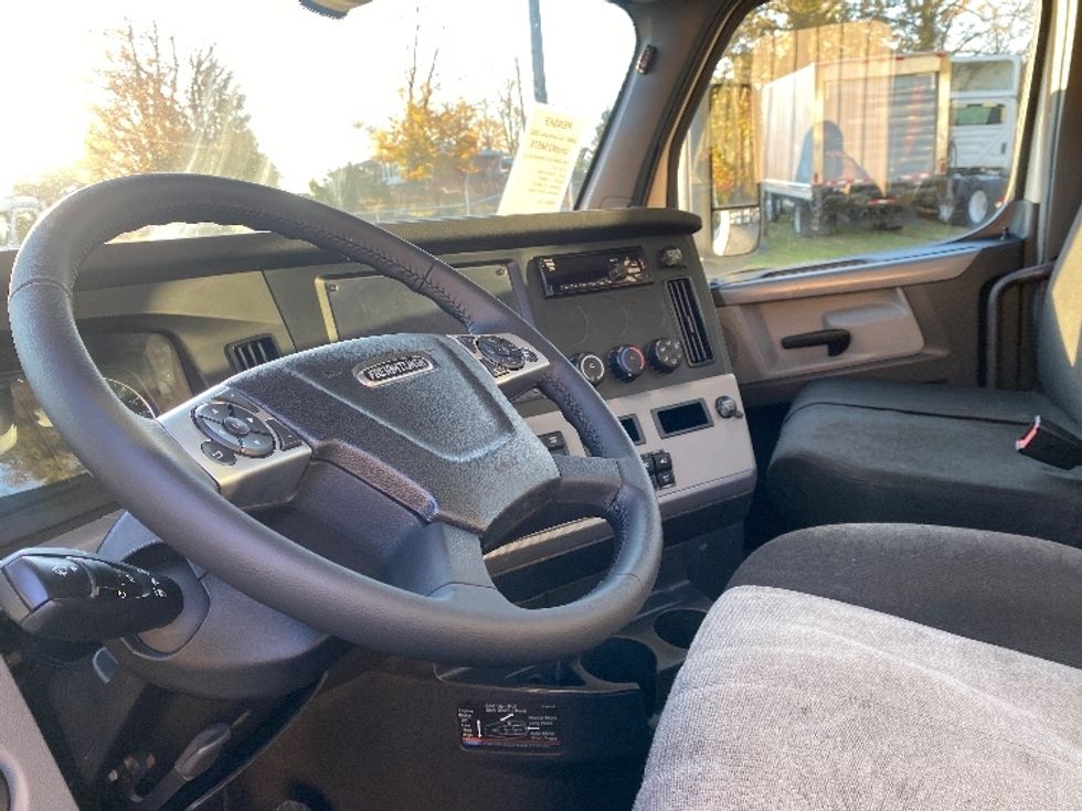 Day Cab Tractor-Heavy Duty Tractors-Freightliner-2019-T12664ST-Cleveland-TN-267,972\n\t\tmiles-$ 53,000 - Image 10