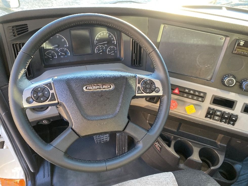 Day Cab Tractor-Heavy Duty Tractors-Freightliner-2019-T12664ST-Cleveland-TN-267,972\n\t\tmiles-$ 53,000 - Image 11