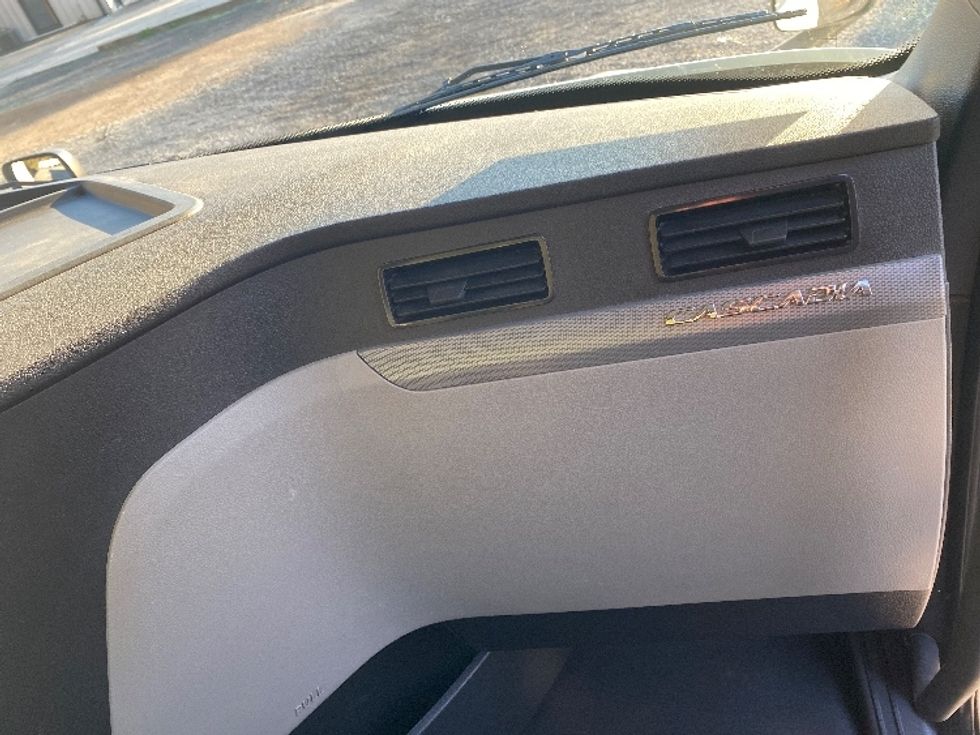 Day Cab Tractor-Heavy Duty Tractors-Freightliner-2019-T12664ST-Cleveland-TN-267,972\n\t\tmiles-$ 53,000 - Image 13