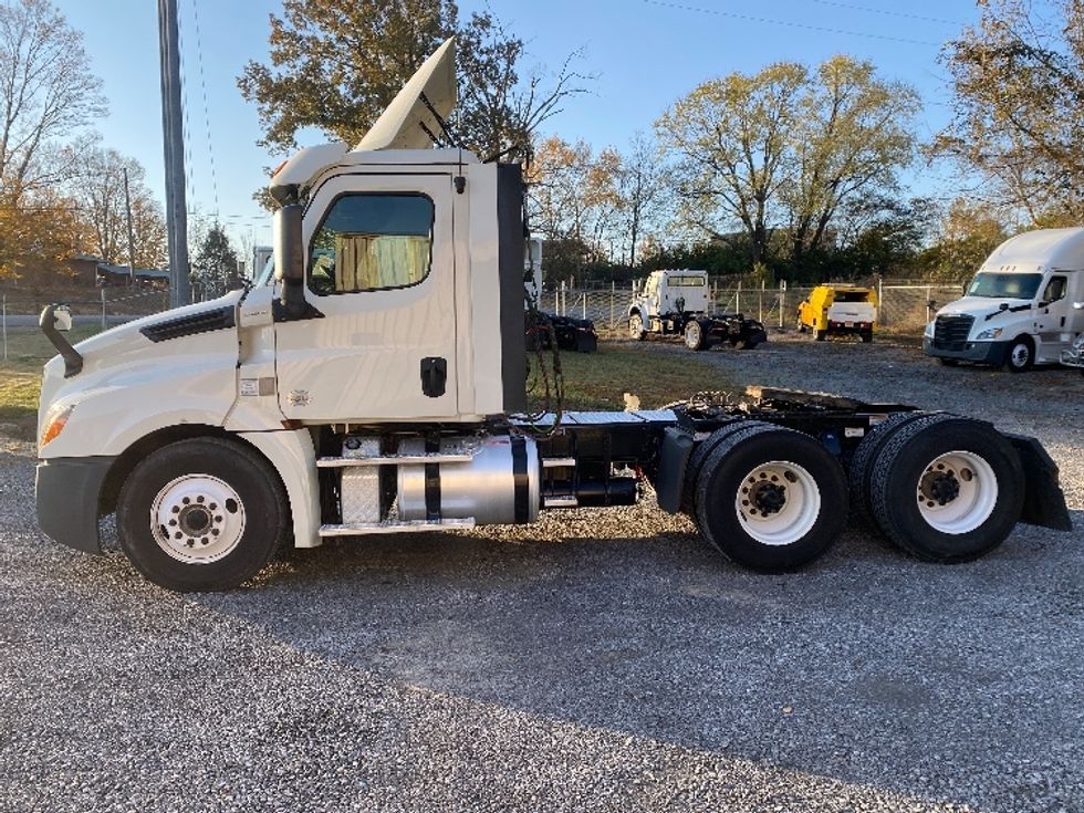 Day Cab Tractor-Heavy Duty Tractors-Freightliner-2019-T12664ST-Cleveland-TN-267,972\n\t\tmiles-$ 53,000 - Image 4