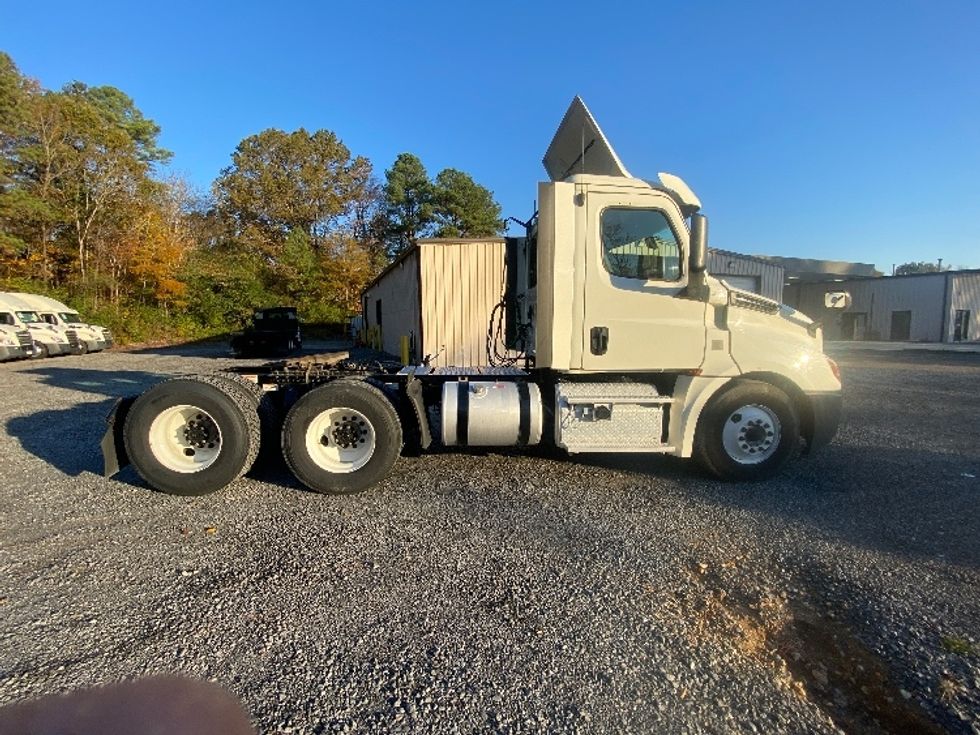 Day Cab Tractor-Heavy Duty Tractors-Freightliner-2019-T12664ST-Cleveland-TN-267,972\n\t\tmiles-$ 53,000 - Image 8