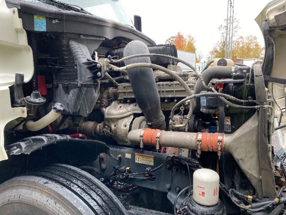 Day Cab Tractor-Heavy Duty Tractors-Freightliner-2019-T12664ST-Cleveland-TN-297,633\n\t\tmiles-$ 50,750 - Image 15