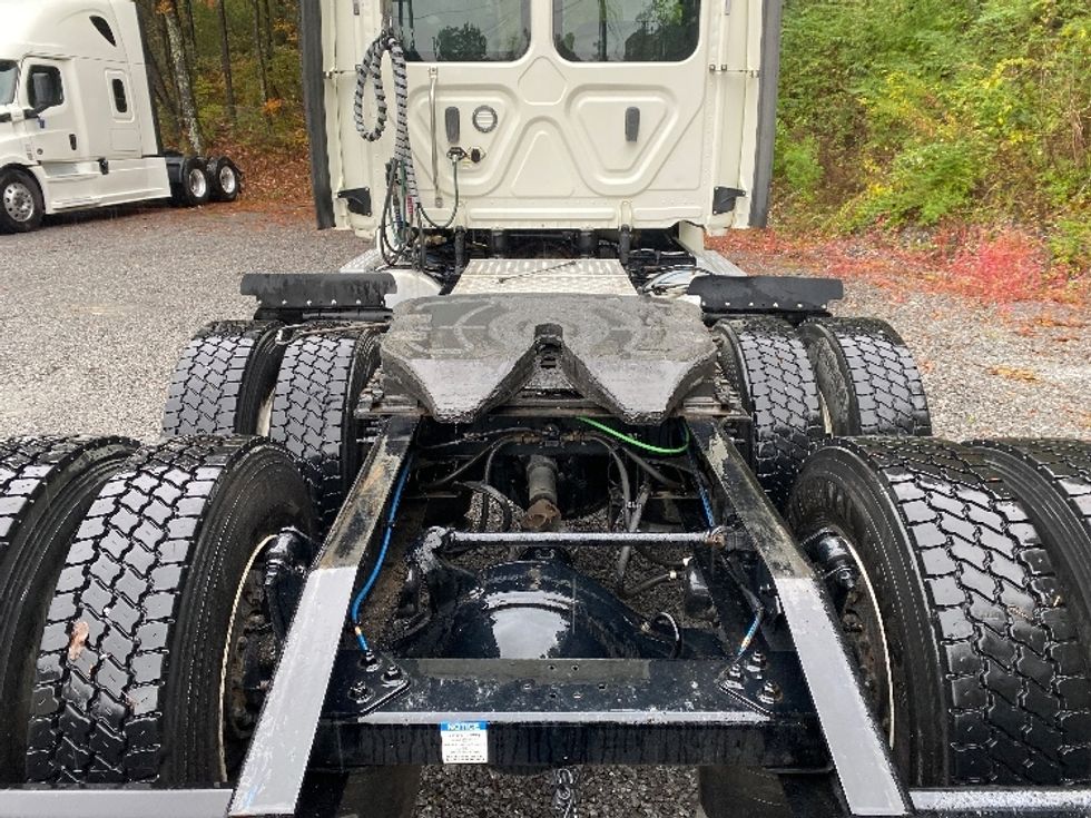 Day Cab Tractor-Heavy Duty Tractors-Freightliner-2019-T12664ST-Cleveland-TN-297,633\n\t\tmiles-$ 50,750 - Image 6