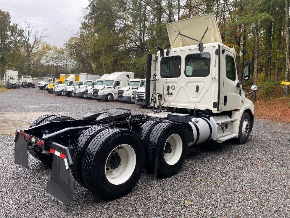 Day Cab Tractor-Heavy Duty Tractors-Freightliner-2019-T12664ST-Cleveland-TN-297,633\n\t\tmiles-$ 50,750 - Image 7