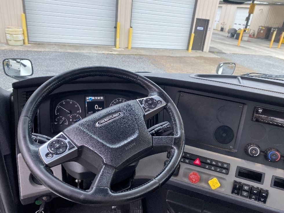 Day Cab Tractor-Heavy Duty Tractors-Freightliner-2019-T12664ST-Cleveland-TN-322,637\n\t\tmiles-$ 49,250 - Image 10