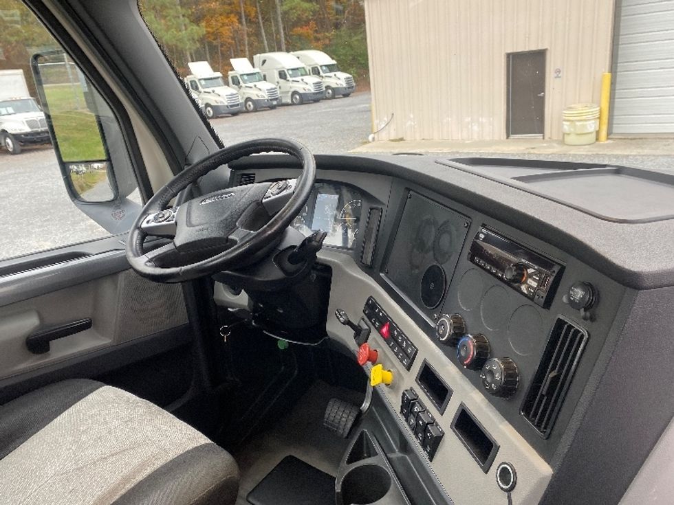 Day Cab Tractor-Heavy Duty Tractors-Freightliner-2019-T12664ST-Cleveland-TN-322,637\n\t\tmiles-$ 49,250 - Image 13