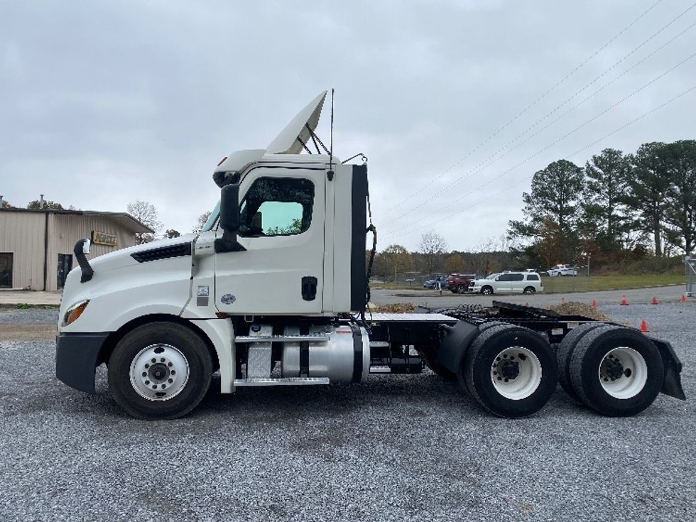 Day Cab Tractor-Heavy Duty Tractors-Freightliner-2019-T12664ST-Cleveland-TN-322,637\n\t\tmiles-$ 49,250 - Image 4