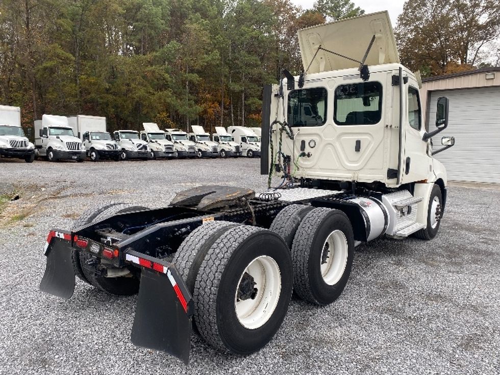 Day Cab Tractor-Heavy Duty Tractors-Freightliner-2019-T12664ST-Cleveland-TN-322,637\n\t\tmiles-$ 49,250 - Image 6