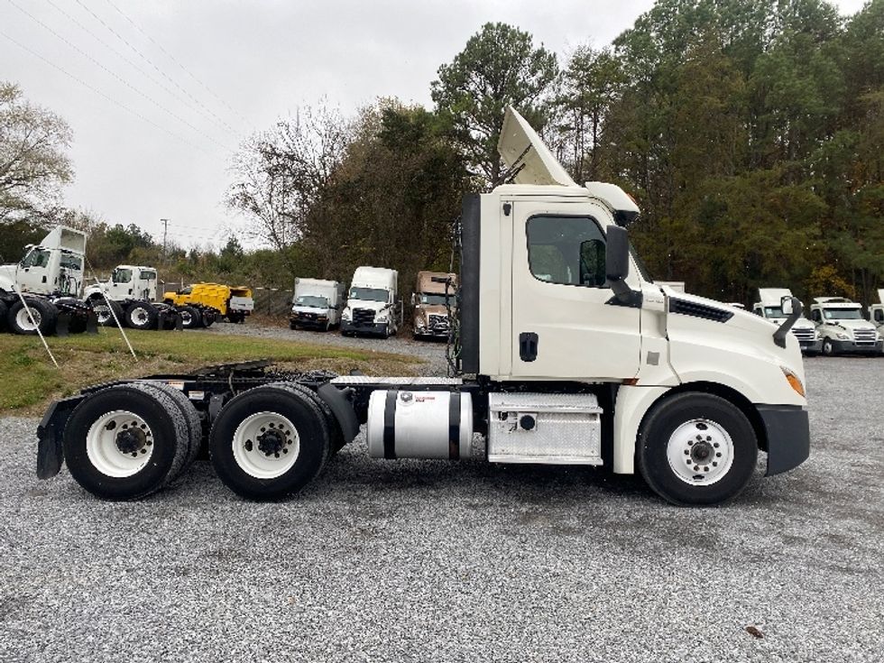 Day Cab Tractor-Heavy Duty Tractors-Freightliner-2019-T12664ST-Cleveland-TN-322,637\n\t\tmiles-$ 49,250 - Image 7