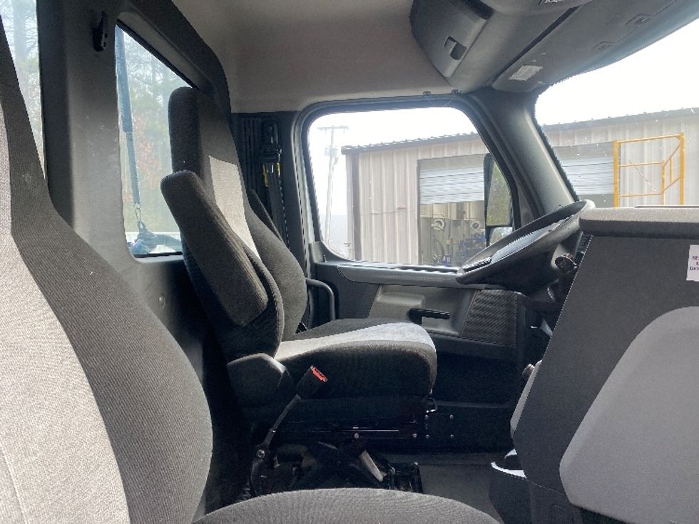 Day Cab Tractor-Heavy Duty Tractors-Freightliner-2019-T12664ST-Cleveland-TN-408,785\n\t\tmiles-$ 41,500 - Image 13