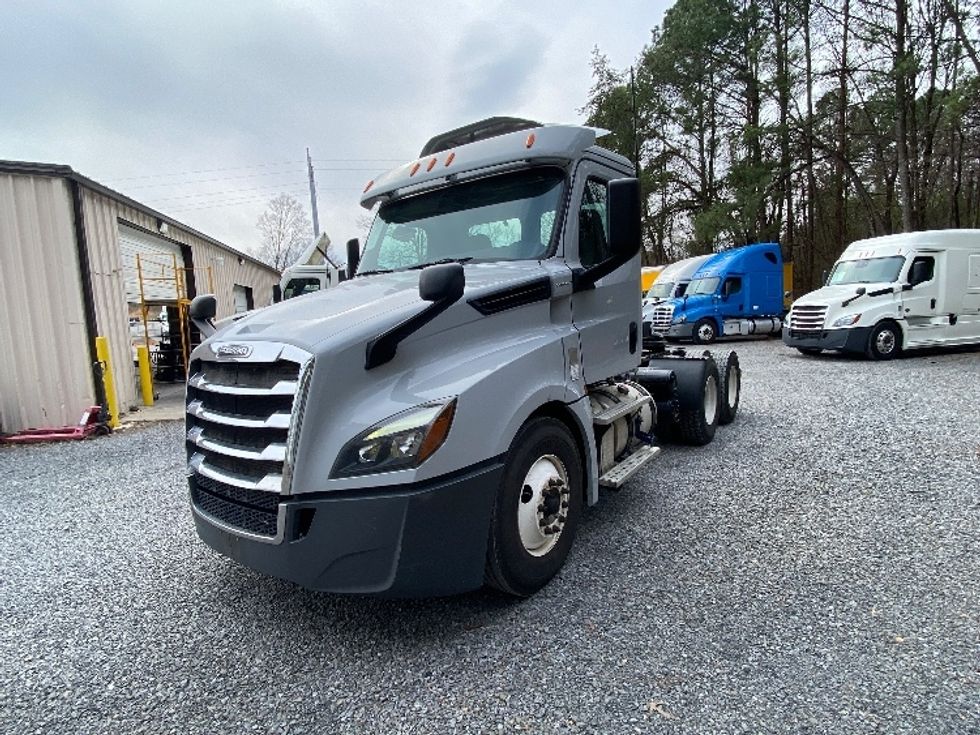 Day Cab Tractor-Heavy Duty Tractors-Freightliner-2019-T12664ST-Cleveland-TN-408,785\n\t\tmiles-$ 41,500 - Image 2