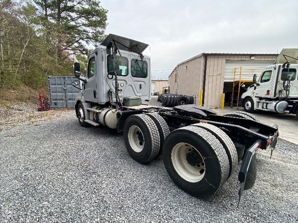 Day Cab Tractor-Heavy Duty Tractors-Freightliner-2019-T12664ST-Cleveland-TN-408,785\n\t\tmiles-$ 41,500 - Image 4